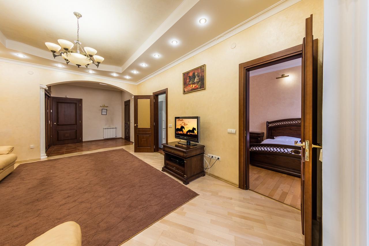 Apartment In The City Center Kiev Eksteriør billede